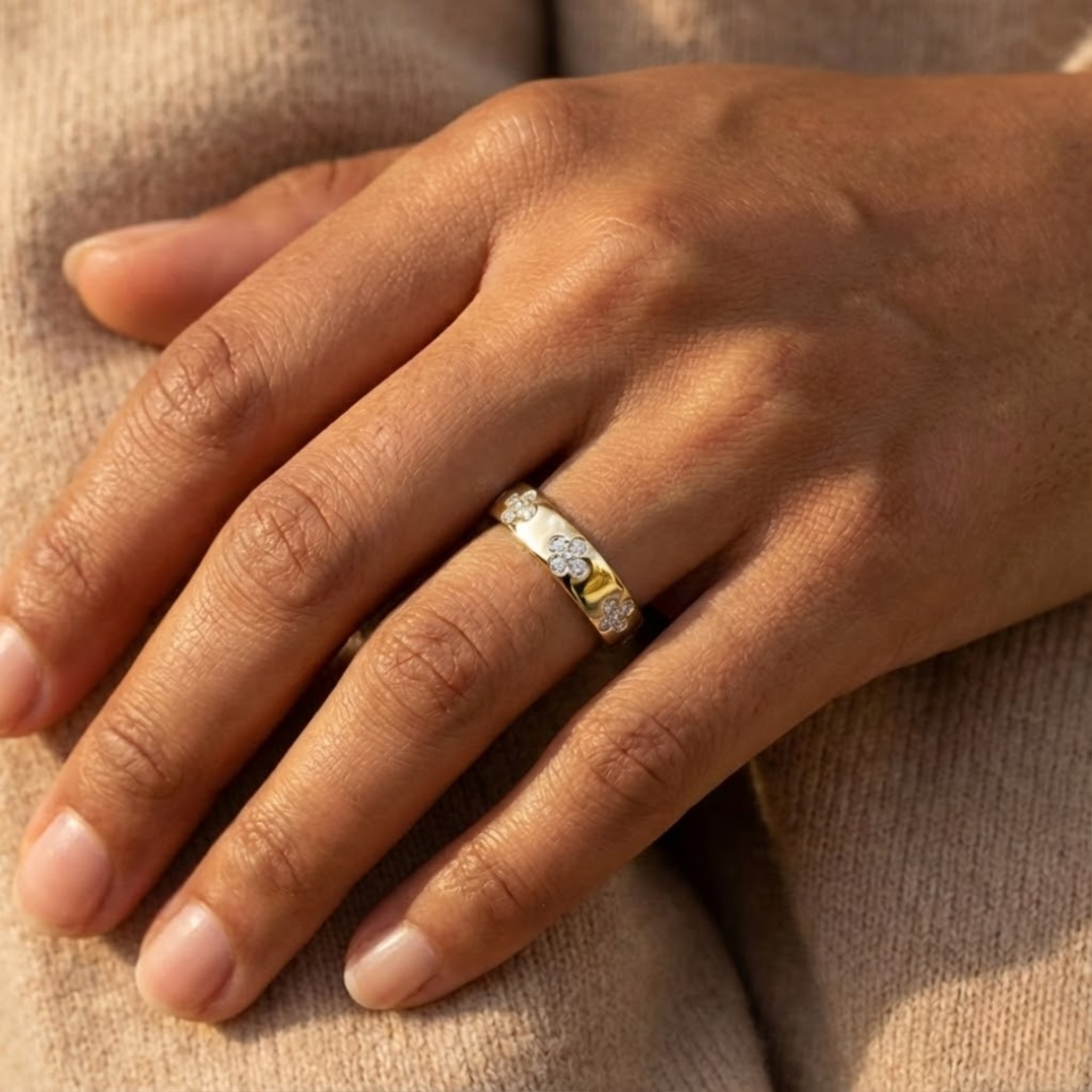 Olivia | Moissanite Sparkle Ring | Gold